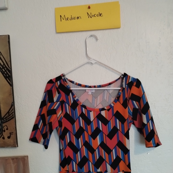 Medium Nicole Lularoe - Picture 2 of 16